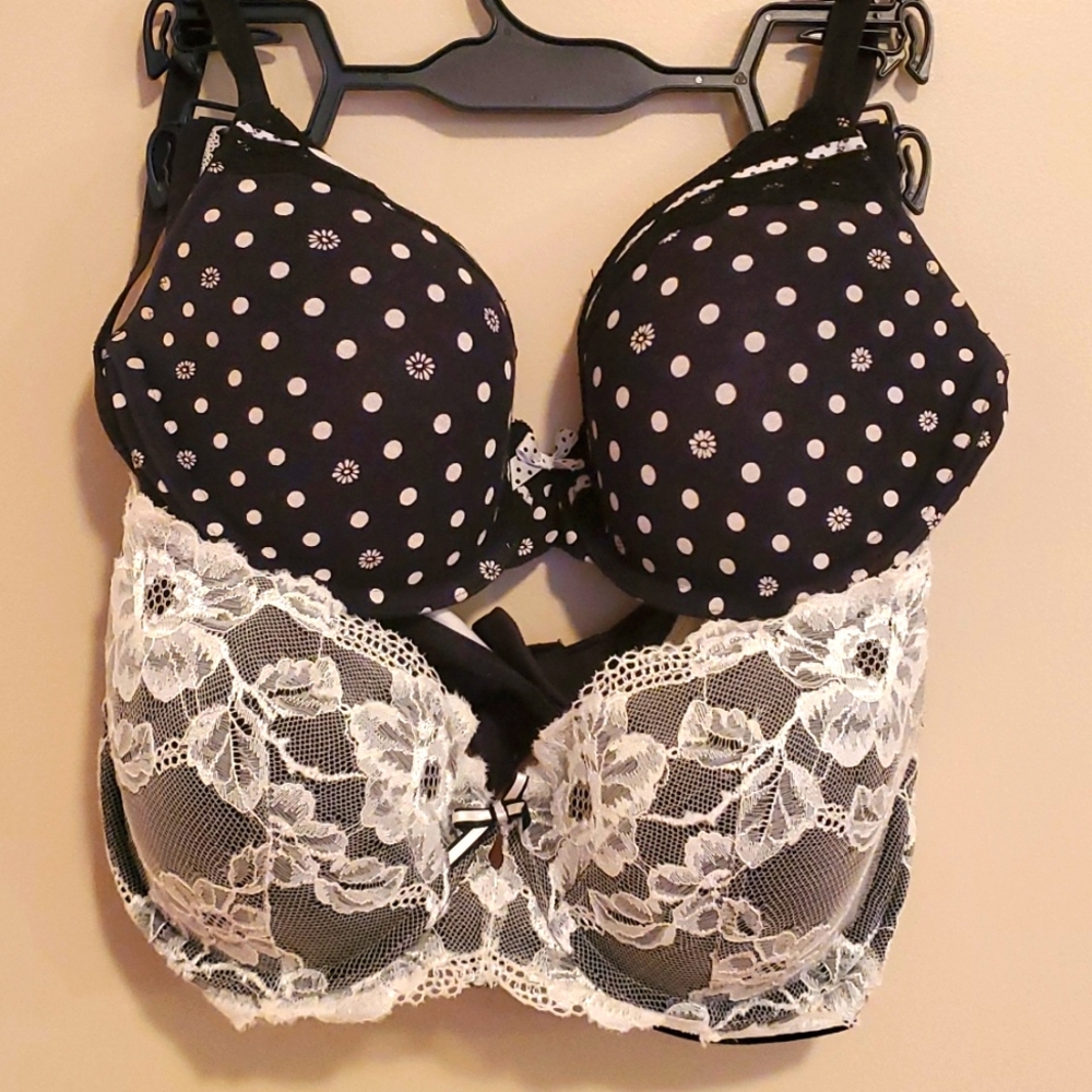 Victoria's Secret - 36C - 2 Black and White Bras